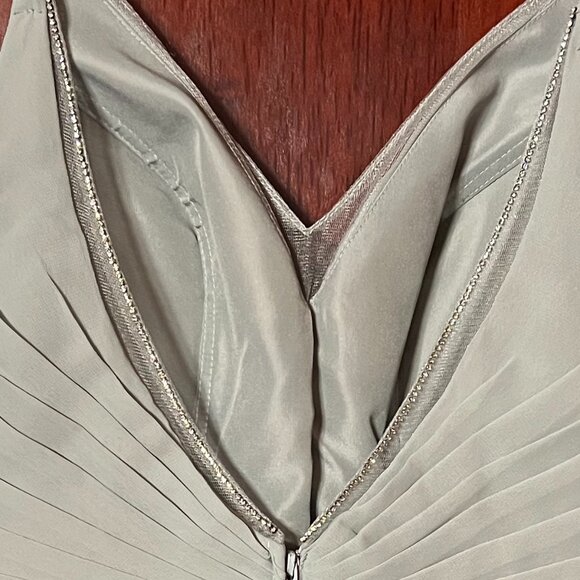 Kleinfeld Double-Lined Platinum Bridesmaid/Prom Gown with Rhinestone Trim Size 2 - Picture 4 of 13